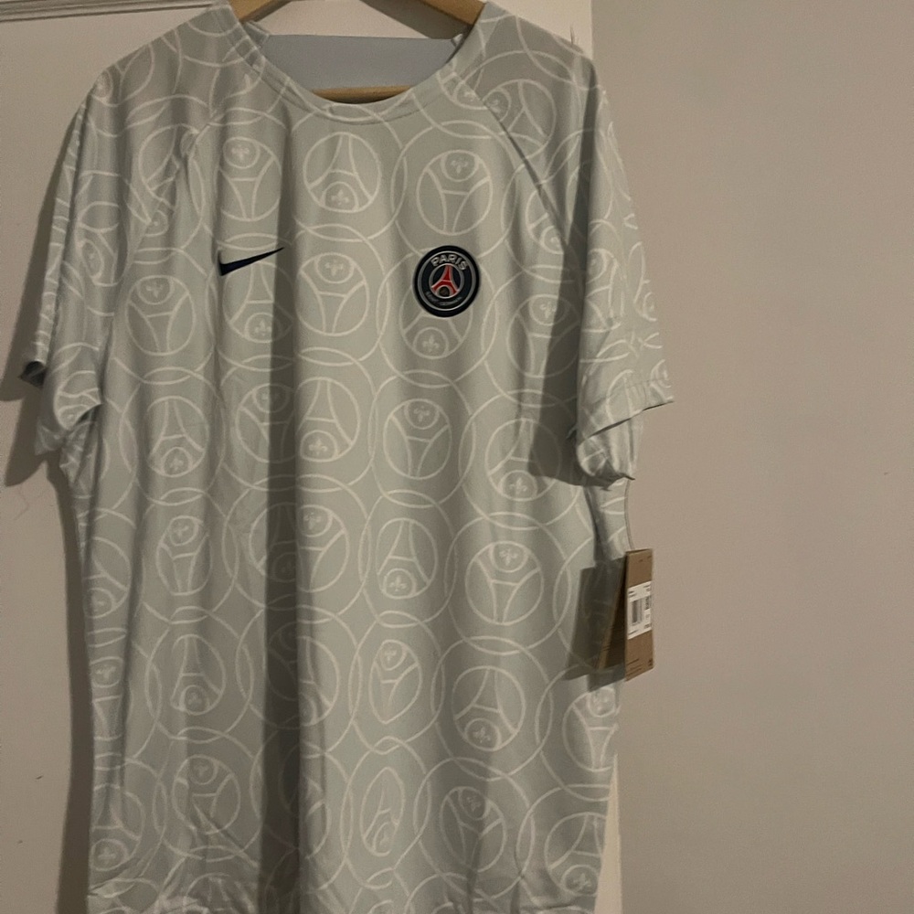 Nike Men's White Graphic Paris Saint-Germain Jersey